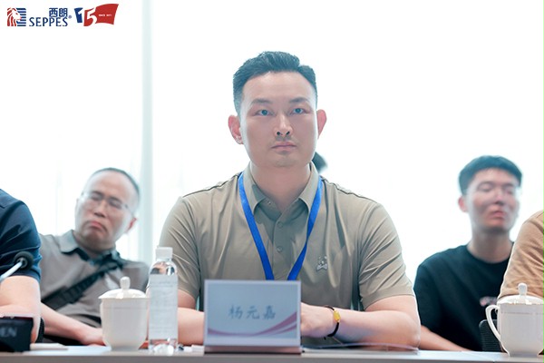 西朗门业董事长杨元嘉在胜科纳米活动现场 西朗门业董事长杨元嘉在胜科纳米活动现场